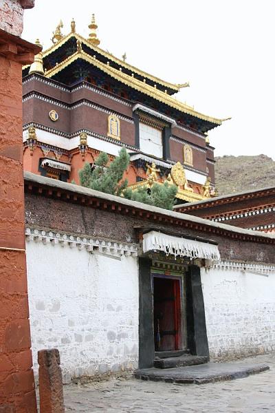 127 Inside the Tashilhunpo Monastery.jpg